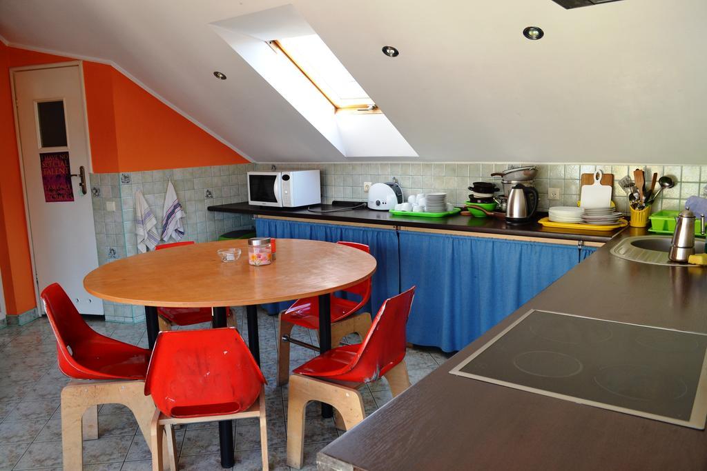 Wanted Hostel Lviv Bagian luar foto