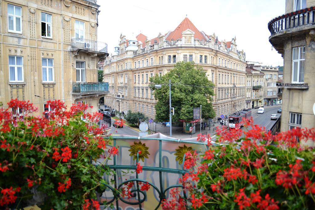 Wanted Hostel Lviv Bagian luar foto